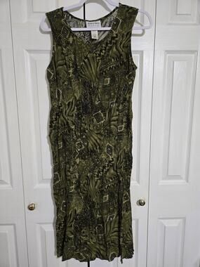 Appropriate behavior 18w (what's on tag) runs small women's green and blue dress